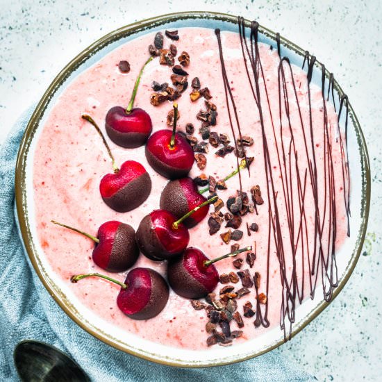 Chocolate Cherry Smoothie Bowl