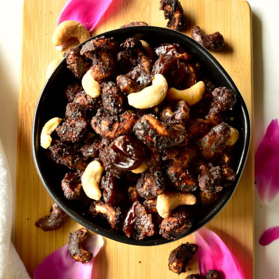 Chocolate Chai Spicy Cashews