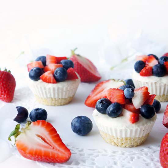 NO-BAKE LEMON BERRY CHEESECAKE CUPS