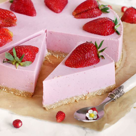 Light strawberry cheesecake
