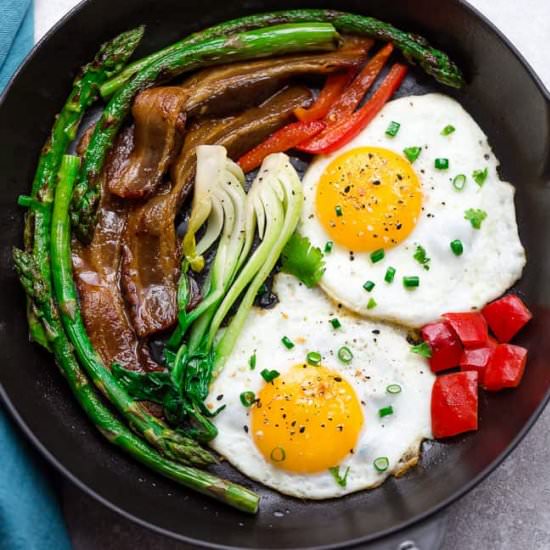 Keto Sunny-Side Up Eggs and Bacon