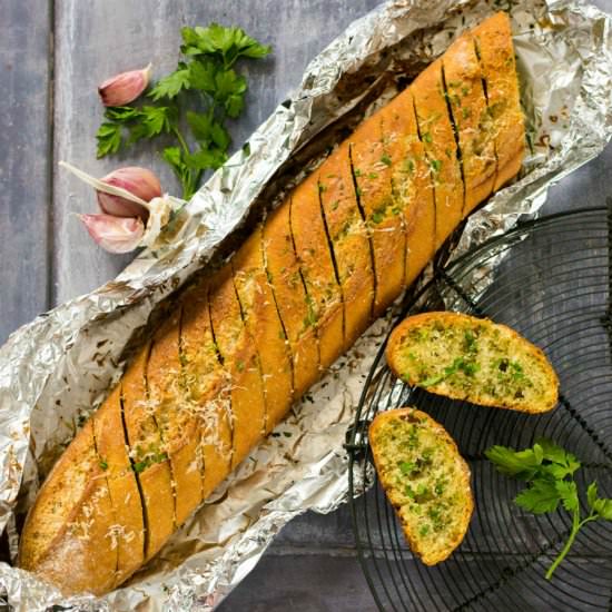 The Best Vegan Garlic Bread
