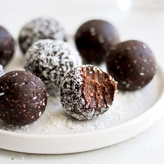 Chocolate macaroon energy balls
