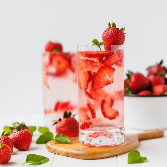 Strawberry Smash Cocktail