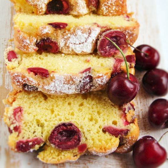 Sponge Cake with Cherries