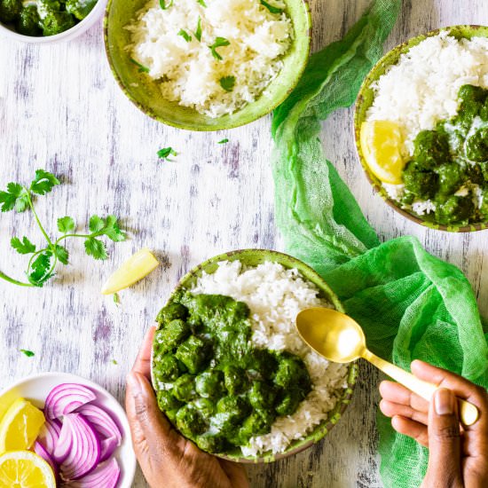 Vegan spinach and soya chunks curry