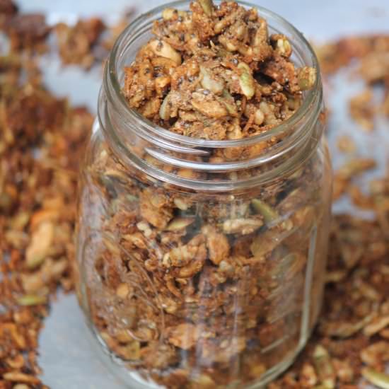 Paleo coconut cashew granola