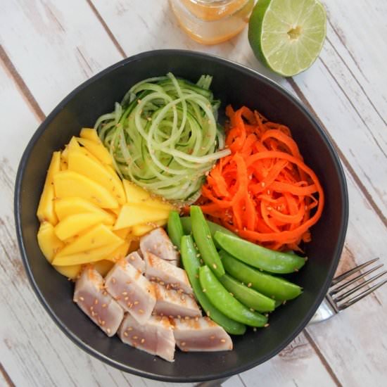 Seared tuna and veggie bowl