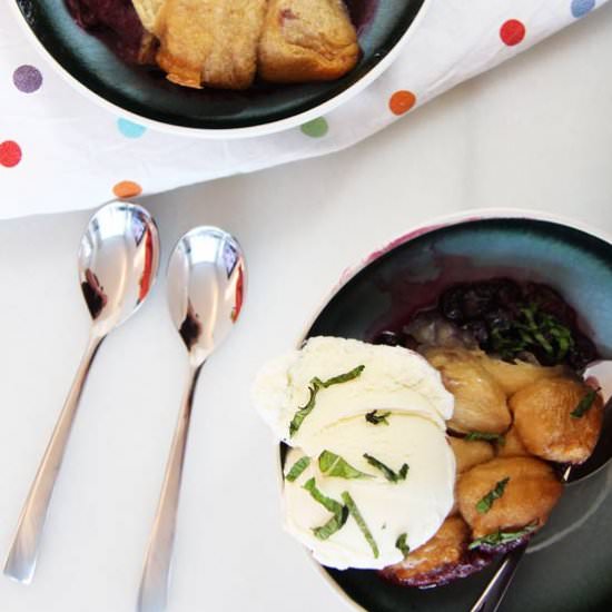 Slow Cooker Biscuit Berry Cobbler