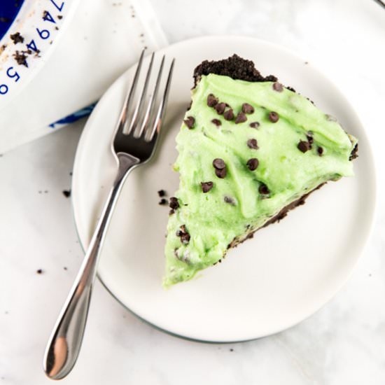 No Bake Mint Chocolate Chip Pie