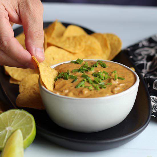 The best vegan chili cheese dip
