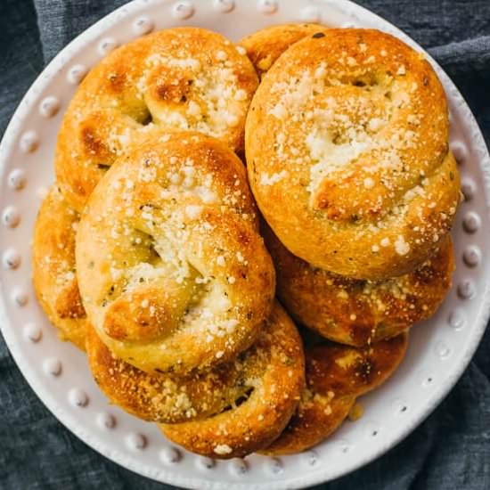 Amazing Keto Garlic Knots