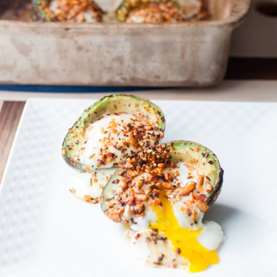 SW Chipotle Baked Avocado Eggs
