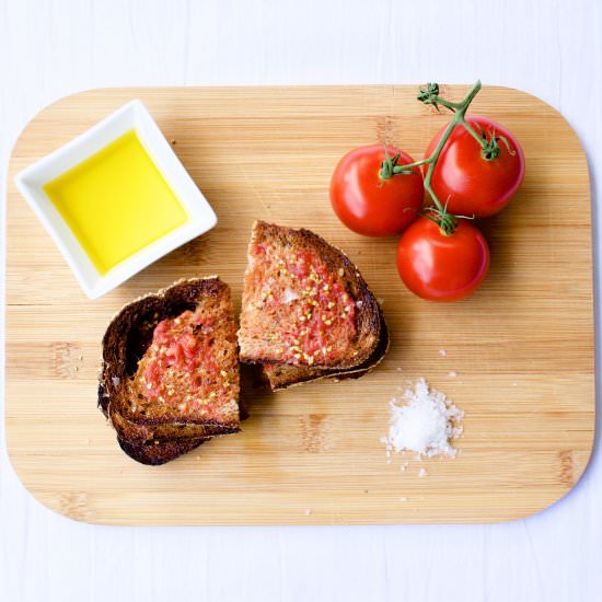 Pan con Tomate