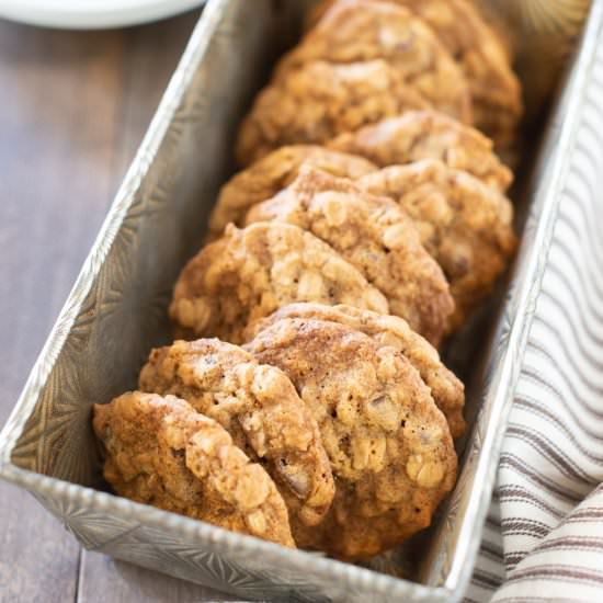 chewy oatmeal chocolate chip cookie