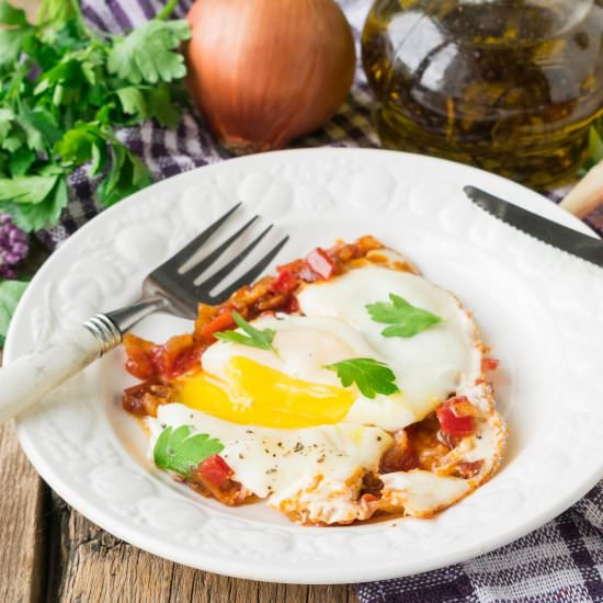 Shakshuka Poached Eggs in Tomatoes