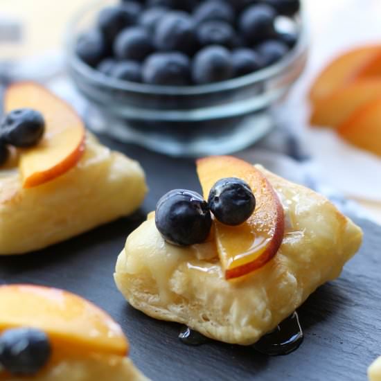 Nectarine and Blueberry Brie Bites