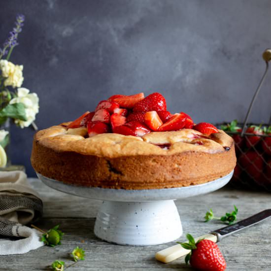 Fresh strawberry yogurt cake