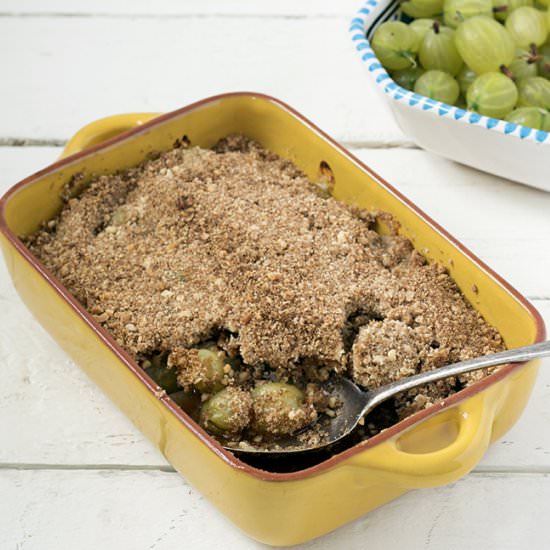 Vegan gooseberry crumble