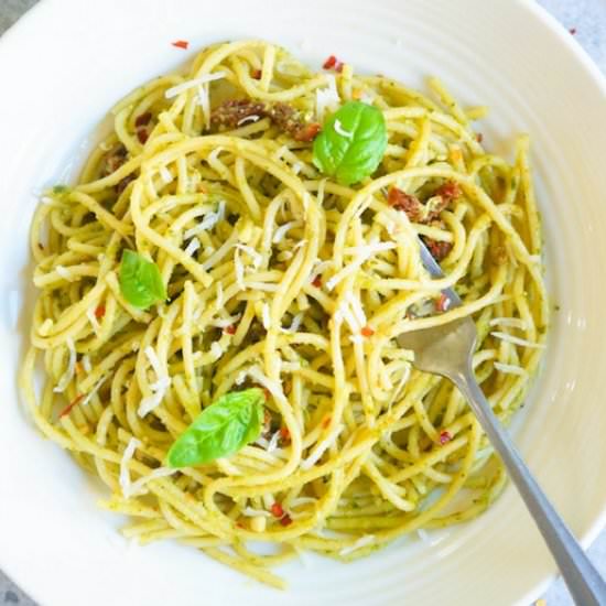 Instant Pot Spaghetti in Pesto