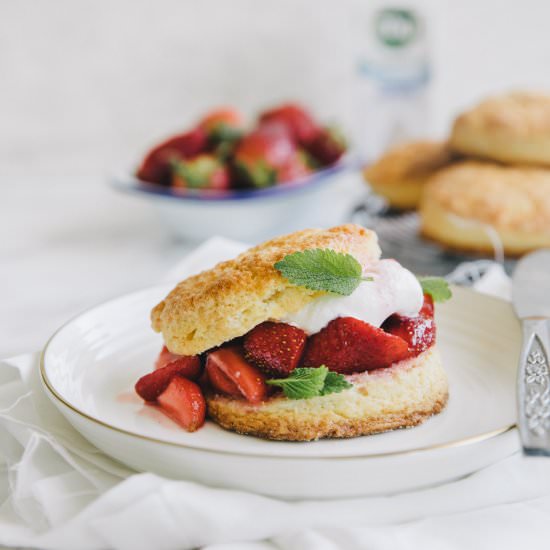 Scones with strawberries and cream