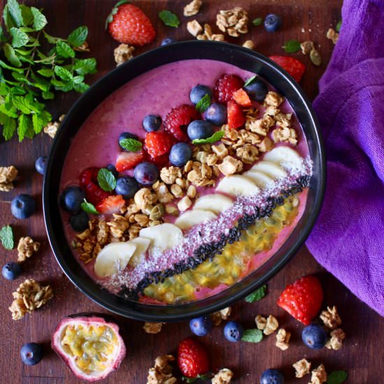 Breakfast smoothie bowl