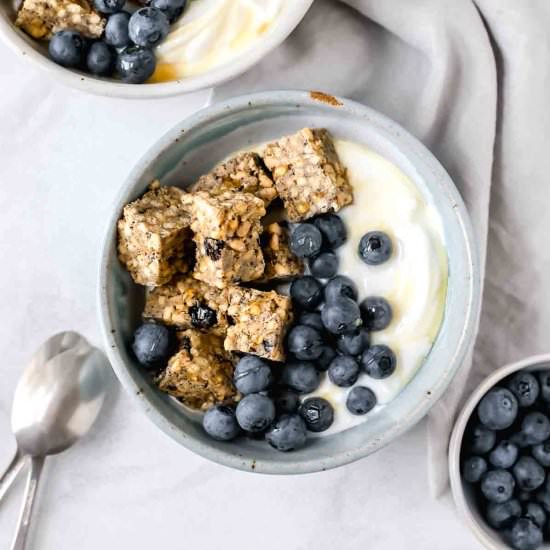 Blueberry & Yogurt Breakfast Bowls