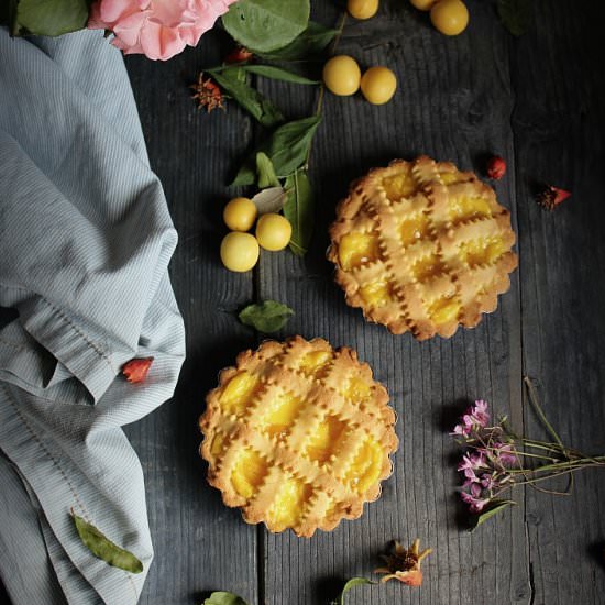 Tarts with cream and wild plums