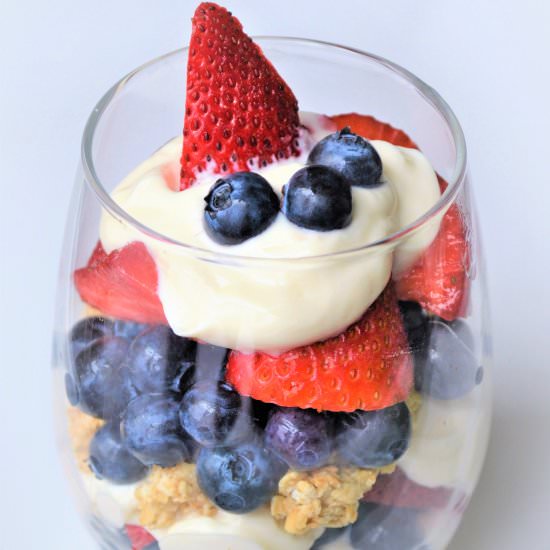 Berry Vanilla Yogurt Parfait