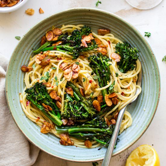 Broccoli pasta with almond bacon