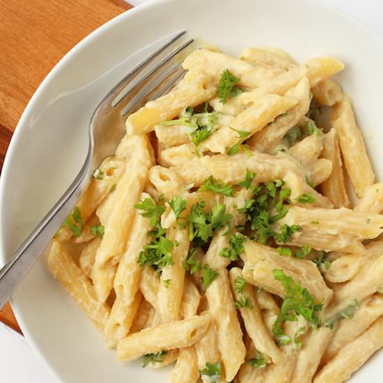 Creamy Garlic Sauce with Pasta