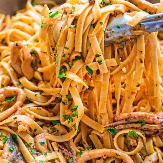 CREAMY CALAMARI FETTUCCINE