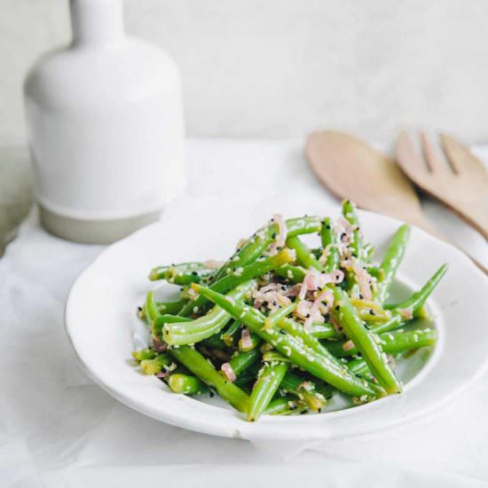 String bean salad with sesame seeds
