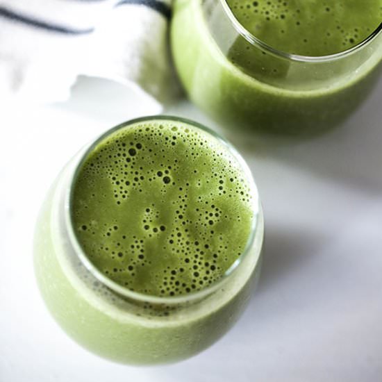 Kale and peach smoothie