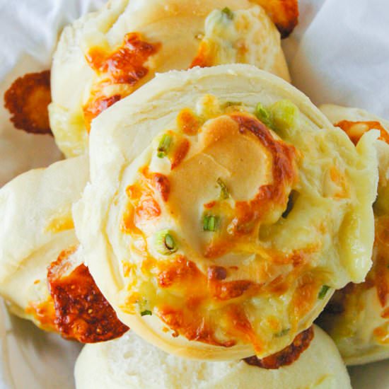 Mozzarella Green Onion Rolls