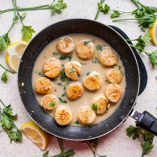 Lemony Garlic Butter Scallops