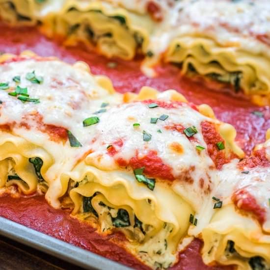 CHEESY SPINACH LASAGNA ROLLS