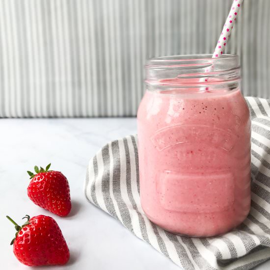 HEALTHY STRAWBERRY MILKSHAKE