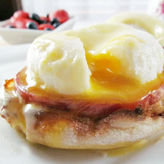 Eggs Benedict w/  Hollandaise Sauce