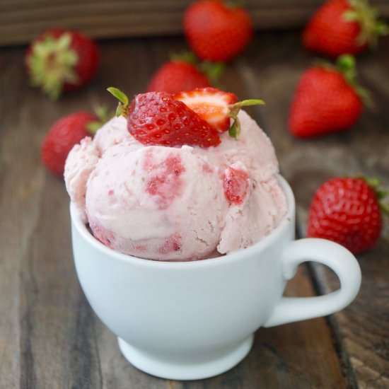 Strawberry Swirl No-Churn Ice Cream