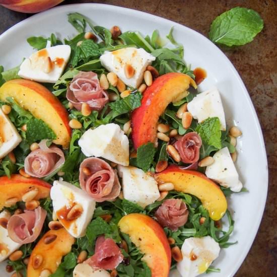 Prosciutto salad with peach