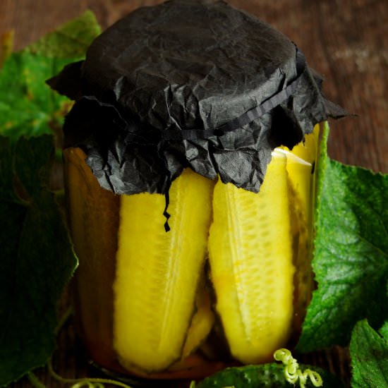 pickled cucumbers with turmeric