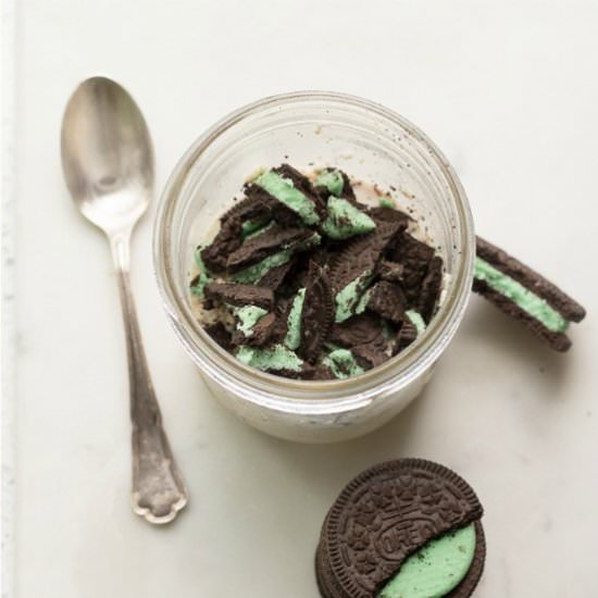 Mint Cookies’nCream Overnight Oats