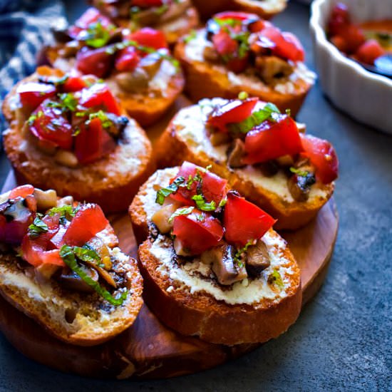Quick Tomato Mushroom Crostini