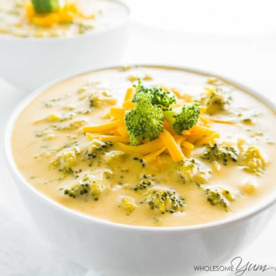 EASY BROCCOLI CHEESE SOUP