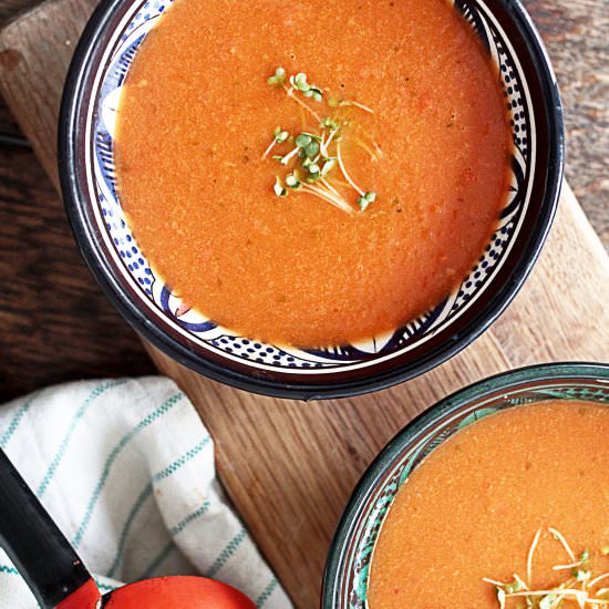 Simple tomato basil soup