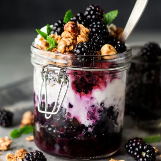 Oil-free granola blackberry pots
