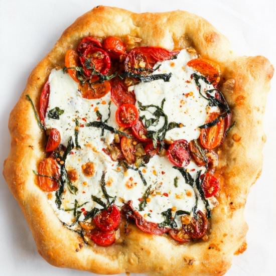 Roasted Garlic Caprese Pizza