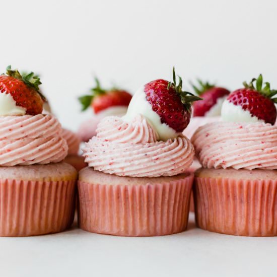 White Chocolate Strawberry Cupcakes