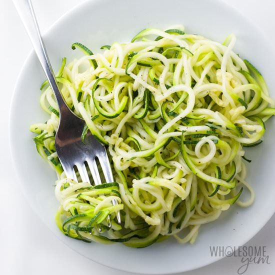 HOW TO MAKE ZUCCHINI NOODLES